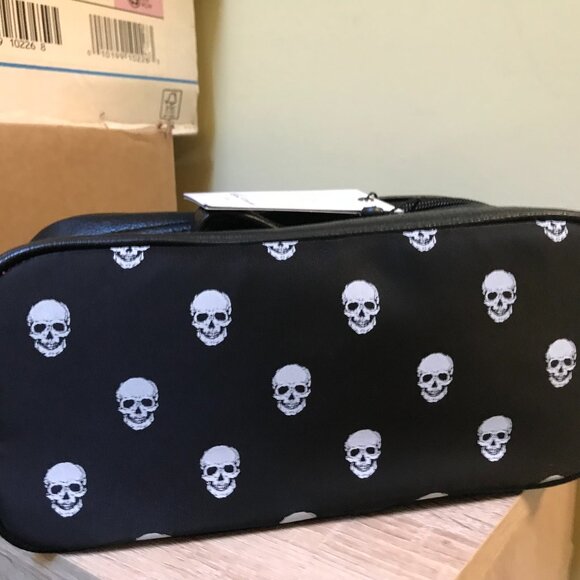 Robert Graham Other - RARE NWT BLACK LEATHER TOILETRY BAG WHITE SKULLS ROBERT GRAHAM